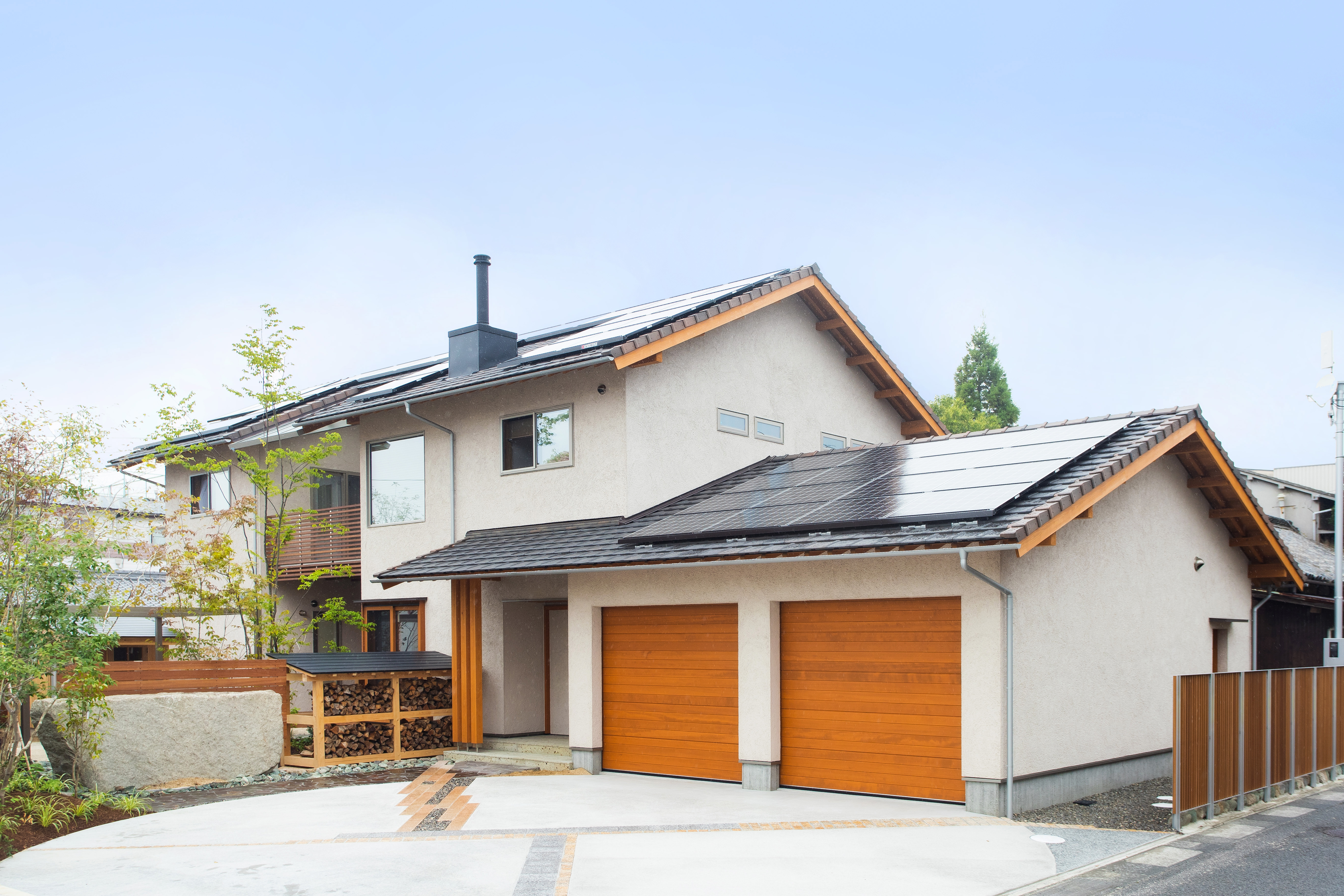 木に包まれるエコ心地の家