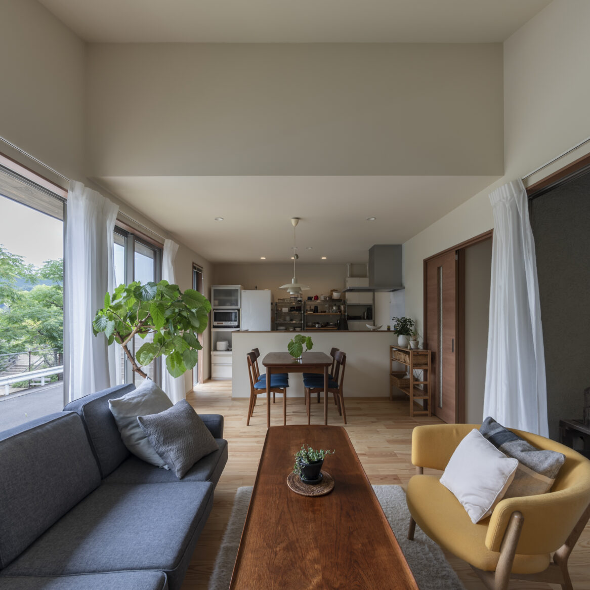 玄関横にはインナーバルコニーが。