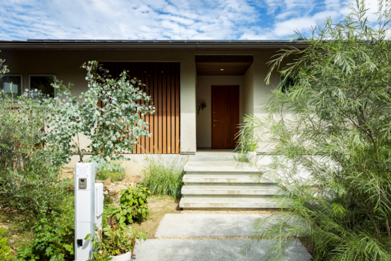 海が見える高台の平屋